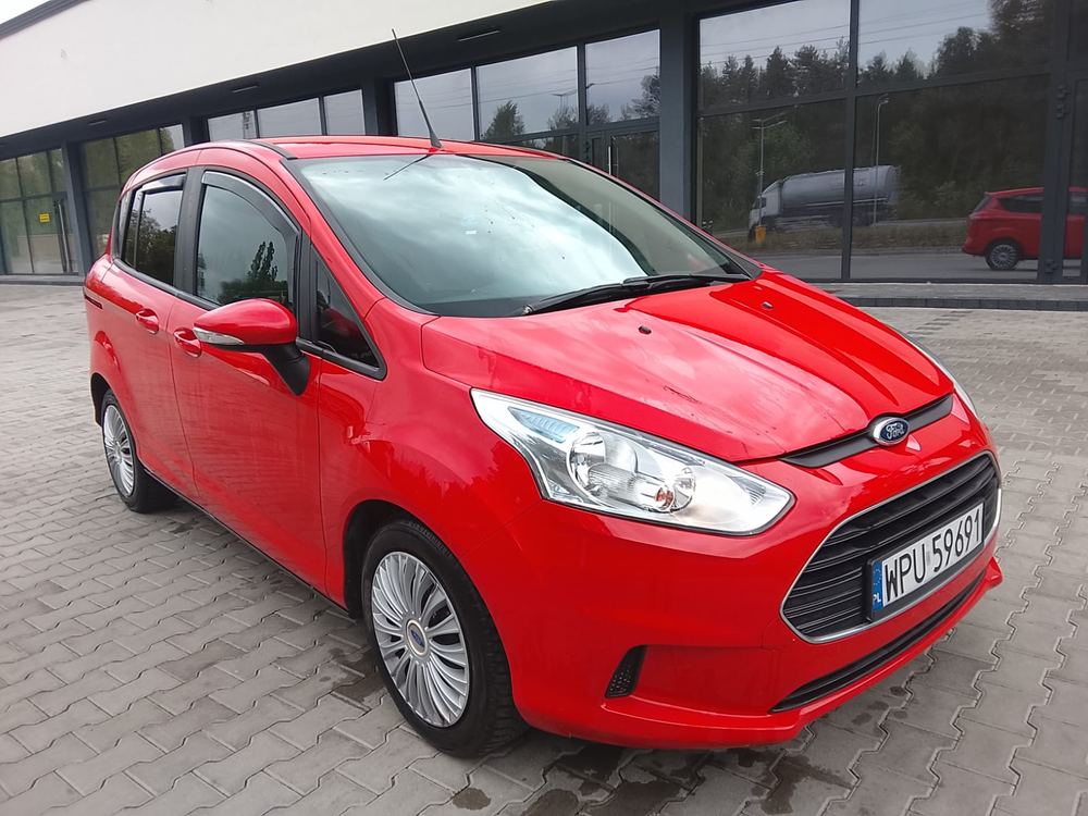 Czerwone auto miejskie kupione przez nasz skup samochodów