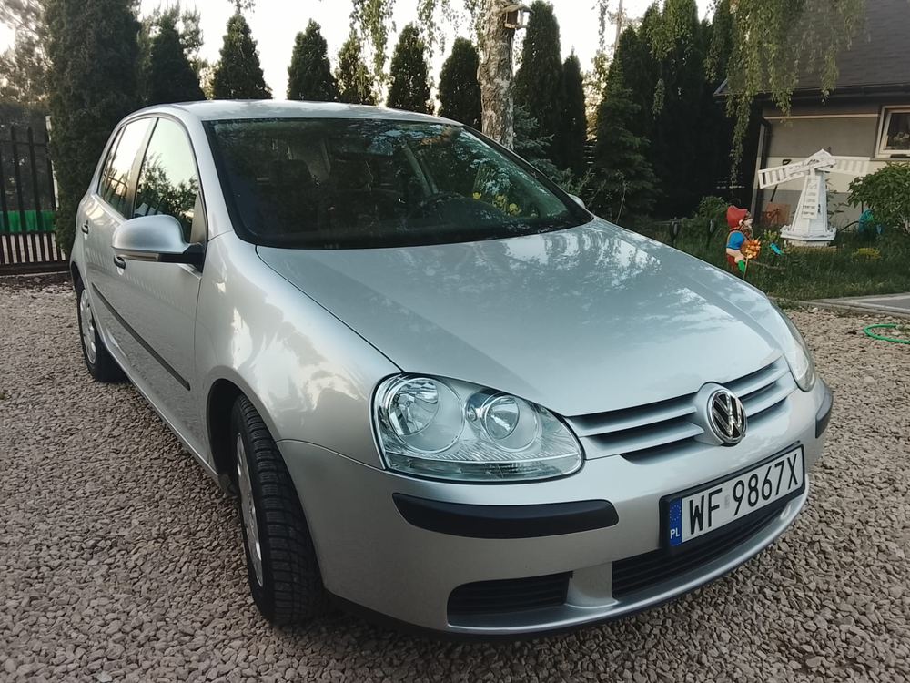 Srebrny hatchback skupiony za gotówkę w Warszawie i okolicach